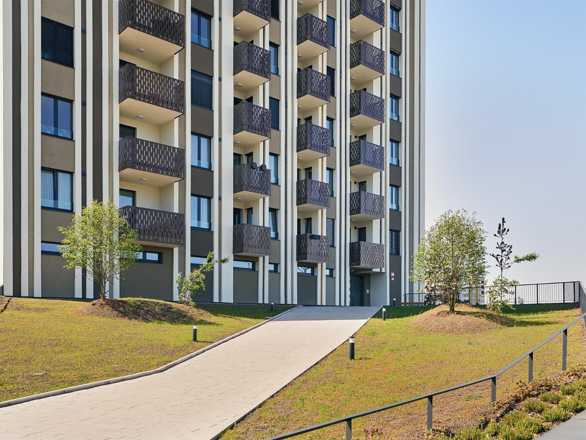 Luxury Sunny Home - Garage Parking, Metro, Balcony, Ps5 With Games Prague Ngoại thất bức ảnh