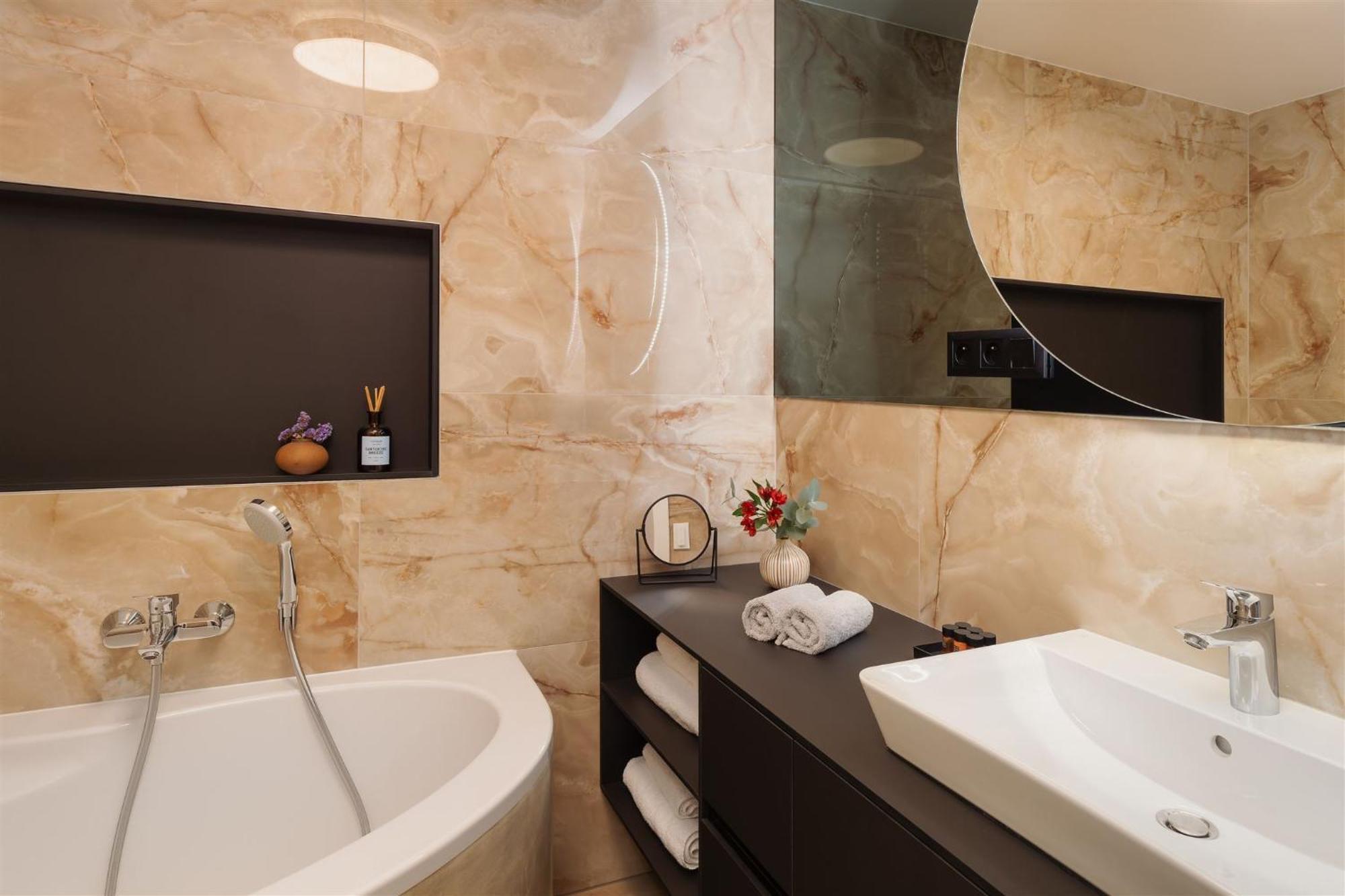 Luxury Sunny Home - Garage Parking, Metro, Balcony, Ps5 With Games Prague Ngoại thất bức ảnh