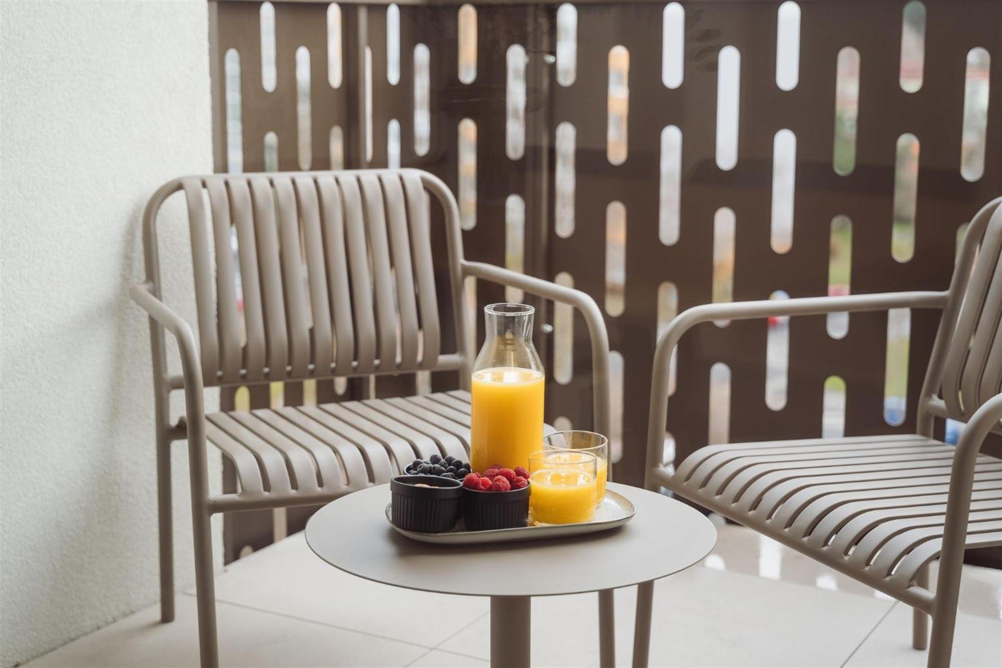 Luxury Sunny Home - Garage Parking, Metro, Balcony, Ps5 With Games Prague Ngoại thất bức ảnh